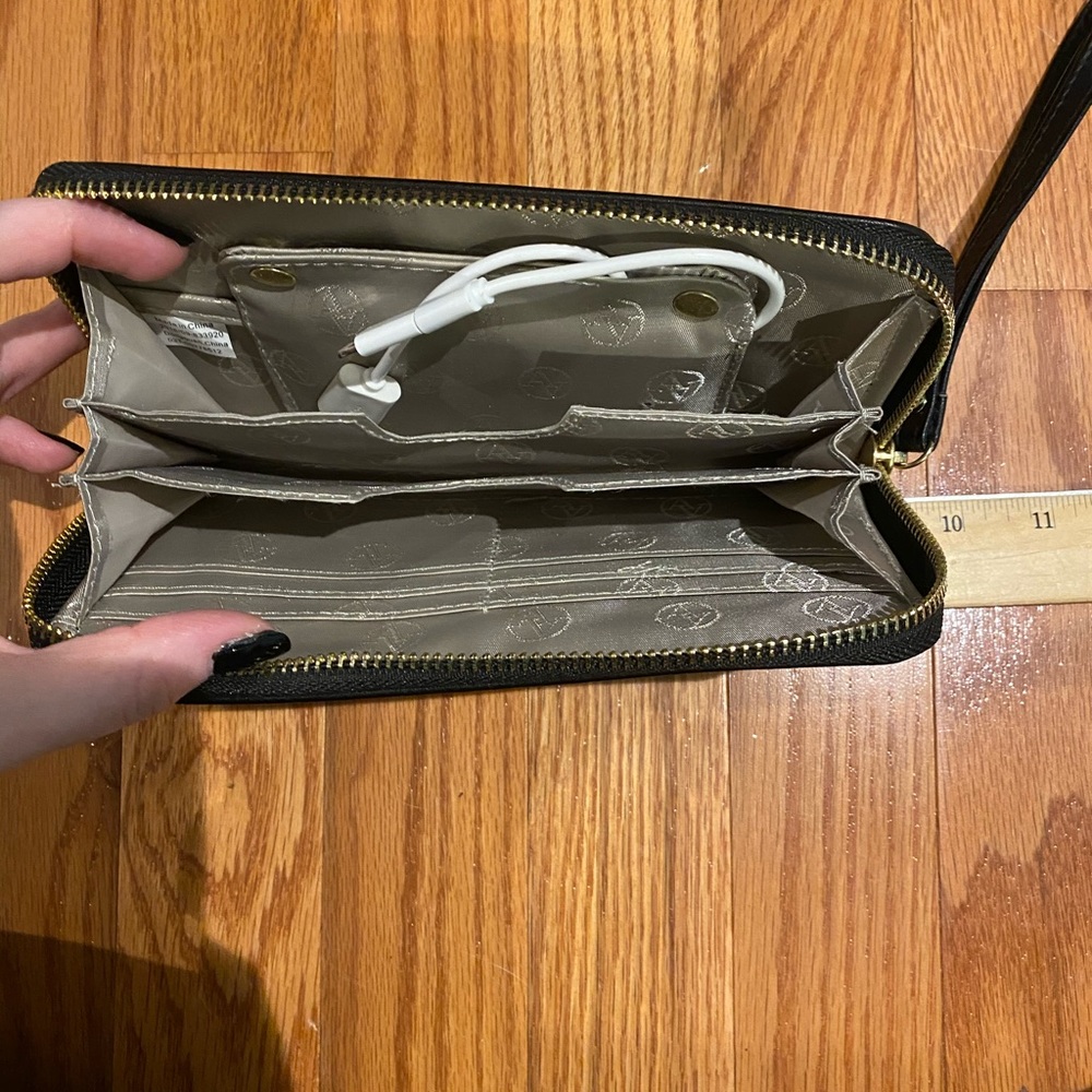 Wallet with built in charger